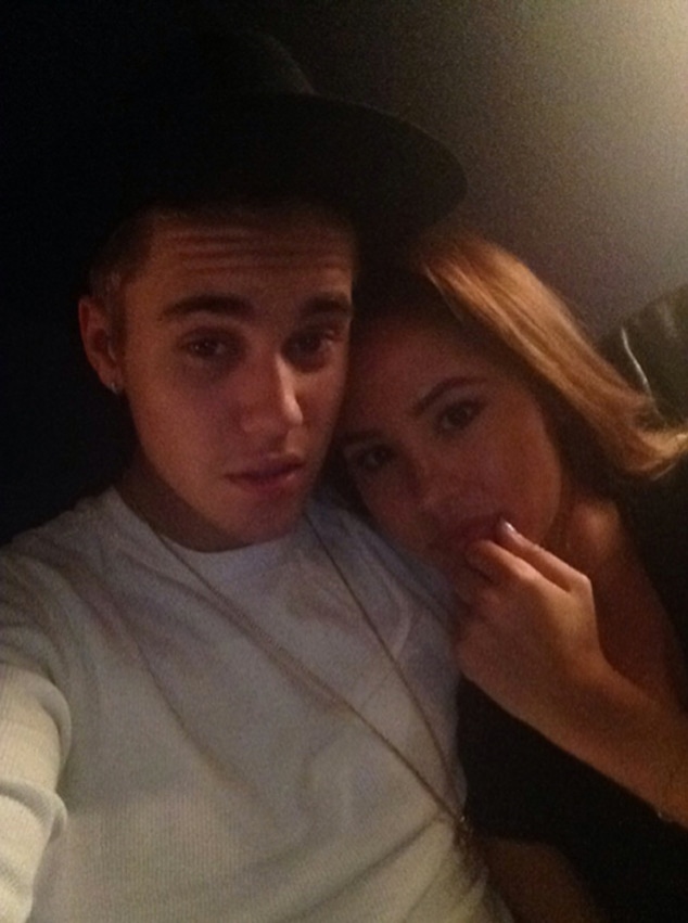 Is Justin Bieber Naked?! Singer Cuddles With Gal-Pal Chantel Jeffries - E!  Online - CA